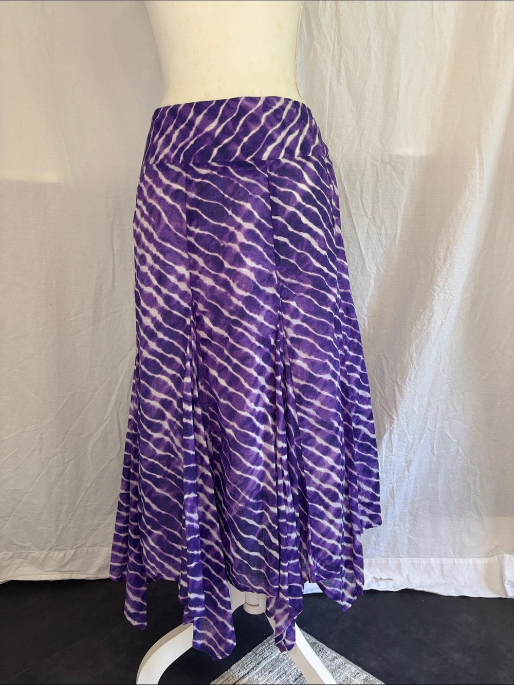 Chico’s Purple Patterned Handkerchief Hem Skirt Size Large (106)
